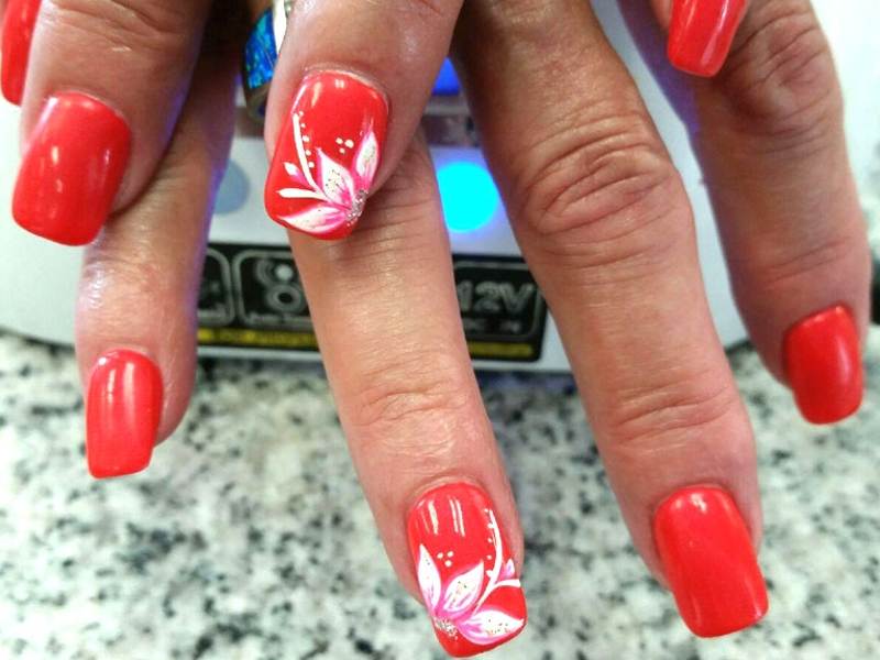 Manicure Summer Theme flower red and pink